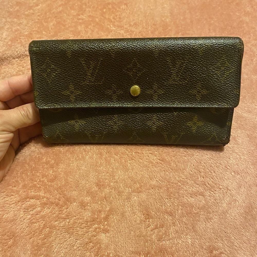 LV Vintage 1998 LV Monogram International Wallet